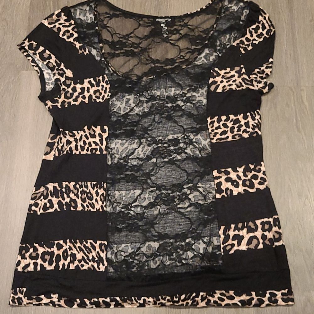 🛍️5/$30 Deb Cheetah Print Shirt Large - Picture 2 of 2
